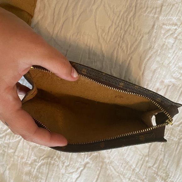 Authentic PM toiletry - Picture 4 of 5